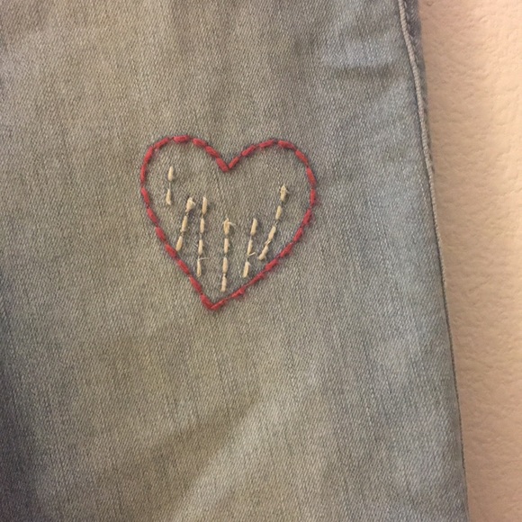 Rare Hollister Cropped Jeans Embroidered - Picture 2 of 6